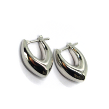 Charger l'image dans la galerie, 18K WHITE GOLD ROUNDED 7x19mm SMOOTH DROP CIRCLE HOOPS EARRINGS, MADE IN ITALY.
