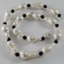 Charger l'image dans la galerie, 18k white gold necklace big drop baroque pearl pearls 25 mm & onyx made in Italy.