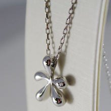 Charger l'image dans la galerie, 18k white gold oval chain necklace and stain splash with diamond, made in Italy.