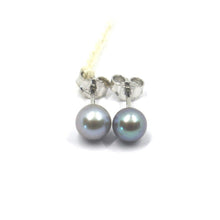 Cargar imagen en el visor de la galería, 18k white gold stud button earrings, gray freshwater 6.5mm 0.26" round pearls.