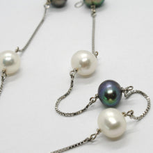 Charger l'image dans la galerie, 18k white gold necklace, venetian chain alternate black & white pearls 8.5 mm.