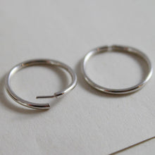 Load image into Gallery viewer, 18k white gold earrings mini circle hoop 13 mm 0.51 in diameter made in Italy.