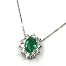 Charger l'image dans la galerie, 18k white gold necklace, flower pendant, oval emerald 0.74 diamonds frame 0.52.