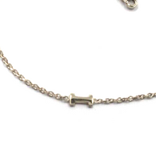 Charger l'image dans la galerie, 18k white gold rolo thin bracelet with central small 5mm letter initial I.