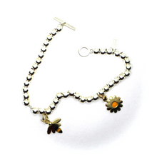 Charger l'image dans la galerie, 925 STERLING SILVER SPHERE BRACELET 9K YELLOW GOLD ENAMEL BEE AND DAISY PENDANTS.