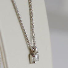 Charger l'image dans la galerie, 18k white gold necklace with diamond 0.12 carats, ear link chain made in Italy.