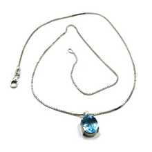 Charger l'image dans la galerie, 18k white gold oval 2.5ct blue topaz and diamond pendant venetian chain necklace.