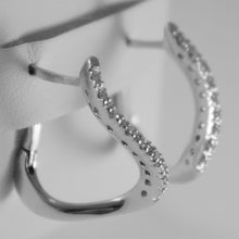 Load image into Gallery viewer, 18k white gold circle ondulate earrings diamond diamonds 0.20 ct made in Italy.