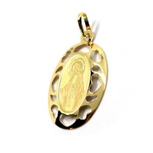 Load image into Gallery viewer, 18K YELLOW GOLD OVAL MEDAL 15x23mm VIRGIN MARY MADONNA WITH HEARTS FRAME.