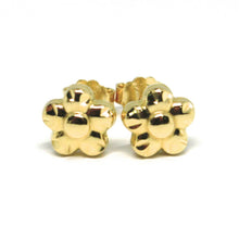 Charger l'image dans la galerie, 18k yellow gold kids earrings, finely hammered mini flower daisy, 0.3 inches.