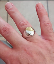 Cargar imagen en el visor de la galería, 18K WHITE YELLOW GOLD MAN BAND RING TWO TONE 17mm SMOOTH AND SATIN OVAL ON TOP.