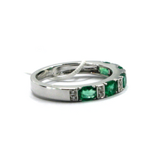 Cargar imagen en el visor de la galería, 18k white gold band square ring oval green emeralds 0.87ct & diamonds 0.08ct.
