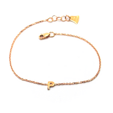 Cargar imagen en el visor de la galería, 18k rose gold rolo thin bracelet with central small 5mm letter initial P.