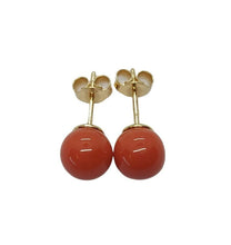 Cargar imagen en el visor de la galería, 18k yellow gold balls spheres intense red coral button earrings, 8mm 0.31 inches.