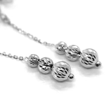 Cargar imagen en el visor de la galería, 18k white gold pendant earrings three faceted worked balls spheres.