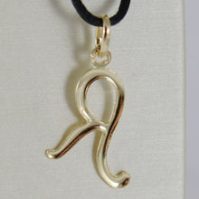 Cargar imagen en el visor de la galería, 18k yellow gold pendant charm initial letter R, slightly rounded slab 20mm.