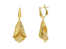 Charger l'image dans la galerie, 18k yellow gold pendant 45mm leverback earrings finely worked satin calla flower.
