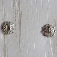 Cargar imagen en el visor de la galería, 18k white gold earrings with mini ladybird ladybug for kids child, made in Italy.