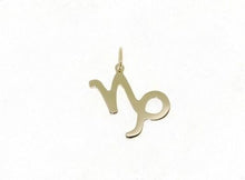 Load image into Gallery viewer, 18k yellow gold zodiac sign pendant zodiacal flat charm capricorn, made in Italy.