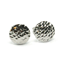 Cargar imagen en el visor de la galería, 18k white gold button earrings, diamond cut worked discs, 8mm diamater.