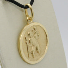 Load image into Gallery viewer, solid 18k yellow gold St Saint San Cristoforo Christopher medal diameter 17 mm pendant.