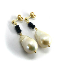 Charger l'image dans la galerie, 18k yellow gold pendant earrings faceted blue sapphire, big 20mm drop pearls.