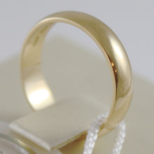Load image into Gallery viewer, SOLID 18K YELLOW GOLD WEDDING BAND FLAT RING 4 GRAMS BY UNOAERRE MADE IN ITALY.