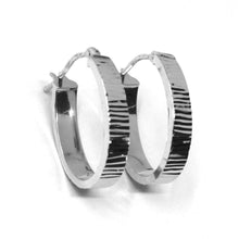Cargar imagen en el visor de la galería, 18k white gold circle hoops oval squared striped worked earrings 20 mm x 4 mm.