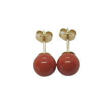 Cargar imagen en el visor de la galería, 18k yellow gold balls spheres perfect red coral button earrings, 8mm 0.31 inches.