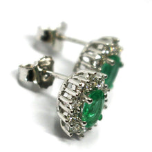 将图片加载到图库查看器,18k white gold earrings, flower, oval emeralds 1.16 & diamonds frame 1.12 carats.