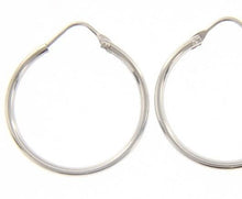 Load image into Gallery viewer, 18k white gold round circle earrings diameter 20 mm width 1.7 mm, made in Italy.