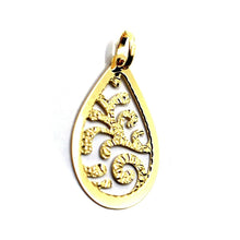 Cargar imagen en el visor de la galería, 18K YELLOW GOLD FINELY WORKED PENDANT, FLAT DROP 15x24mm, MADE IN ITALY.