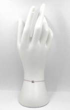 Charger l'image dans la galerie, 18k white gold rolo thin bracelet with central small 5mm letter initial M.