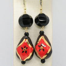 Cargar imagen en el visor de la galería, 18K YELLOW GOLD EARRINGS ONYX, BLACK AND RED CERAMIC DROP HAND PAINTED IN ITALY.