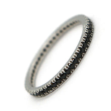 Cargar imagen en el visor de la galería, 18k white gold thin eternity band ring, black cubic zirconia, thickness 2 mm.