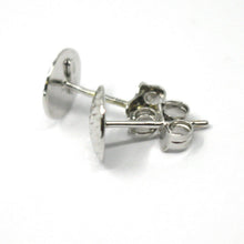 Cargar imagen en el visor de la galería, 18k white gold button earrings, diamond cut worked discs, 8mm diamater.