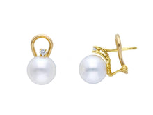 Cargar imagen en el visor de la galería, 18k yellow gold clips earrings 8.5/9mm freshwater pearls and cubic zirconia.