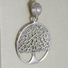Cargar imagen en el visor de la galería, 18k white gold tree of life round flat pendant charm, 0.9 inches made in Italy.