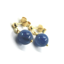 Charger l'image dans la galerie, 18k yellow gold pendant earrings with 8mm round blue kyanite sphere.