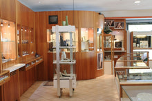 Cargar imagen en el visor de la galería, 18K YELLOW GOLD CHAIN 17.7 MINI CUBAN CURB GOURMETTE LINK 1 MM, MADE IN ITALY.