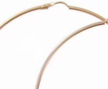 Cargar imagen en el visor de la galería, 18k rose gold round circle earrings diameter 60 mm width 1.7 mm, made in Italy.
