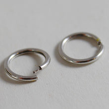 Cargar imagen en el visor de la galería, 18k white gold earrings mini circle hoop 10 mm 0.39 in diameter made in Italy.