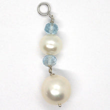 Charger l'image dans la galerie, 18k white gold pendant with faceted aquamarine and big white round pearls.