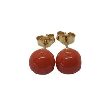 Cargar imagen en el visor de la galería, 18k yellow gold balls spheres intense red coral button earrings, 8mm 0.31 inches.
