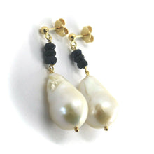 Charger l'image dans la galerie, 18k yellow gold pendant earrings faceted blue sapphire, big 20mm drop pearls.