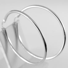 Load image into Gallery viewer, 18k white gold round circle earrings diameter 40 mm, width 2 mm, made in Italy.