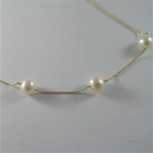 Load image into Gallery viewer, 18k yellow gold necklace with round white freshwater pearls made in Italy.