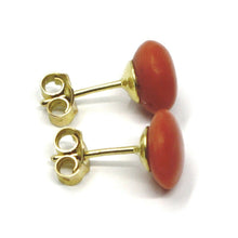 Charger l'image dans la galerie, 18k yellow gold half sphere disc red coral button earrings, 9 mm, 0.35 inches.