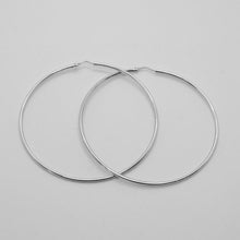 Load image into Gallery viewer, 18k white gold round circle earrings diameter 45 mm width 1.7 mm, made in Italy.