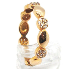 Charger l'image dans la galerie, 18k rose gold band ring, cubic zirconia, alternate flowers and petals.